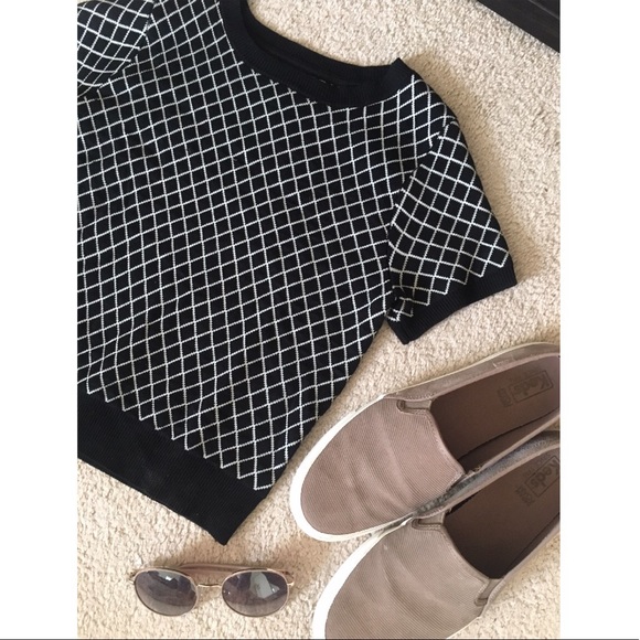 Forever 21 Tops - LAST CHANCE T-shirt Sweater